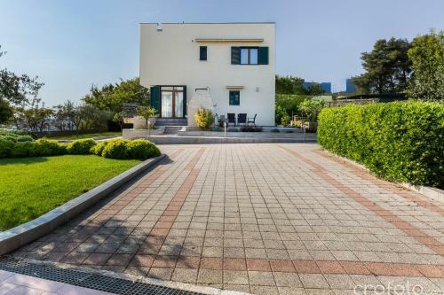Super Luxuri�se Villa Directly On The Sea