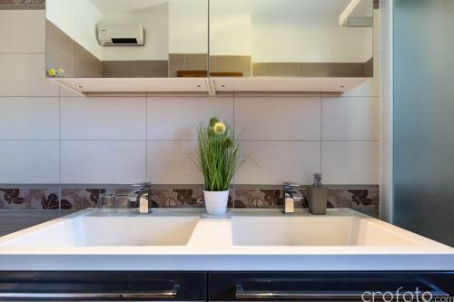 Super Luxuri�se Villa Directly On The Sea