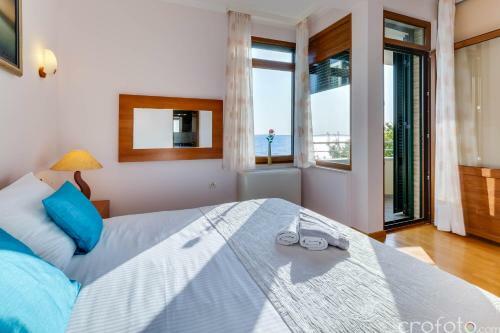 Super Luxuri�se Villa Directly On The Sea