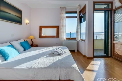 Super Luxuri�se Villa Directly On The Sea