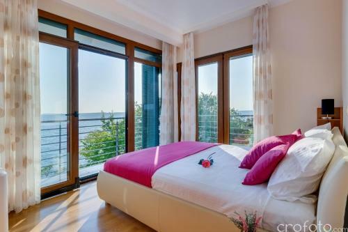 Super Luxuri�se Villa Directly On The Sea