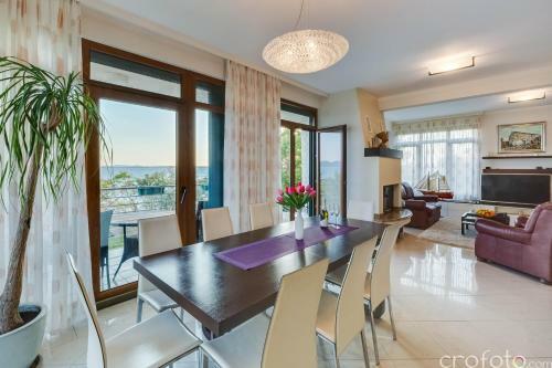 Super Luxuri�se Villa Directly On The Sea