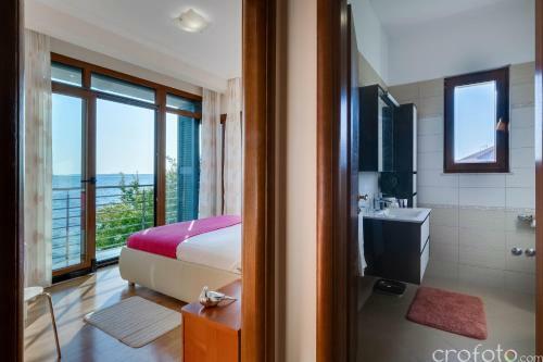 Super Luxuri�se Villa Directly On The Sea