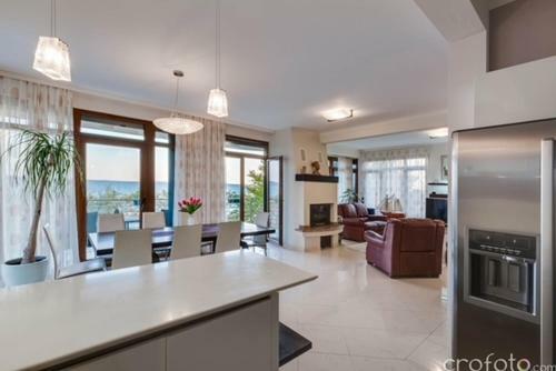 Super Luxuri�se Villa Directly On The Sea