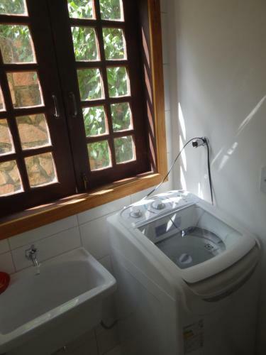 Casa Confort�vel Completa Em Condom�nio