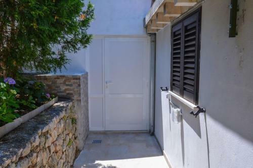 Hostal Apartment And Room Sveti Jakov