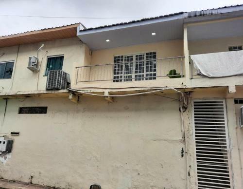 Apartamento Bem Localizado Na Av.principal