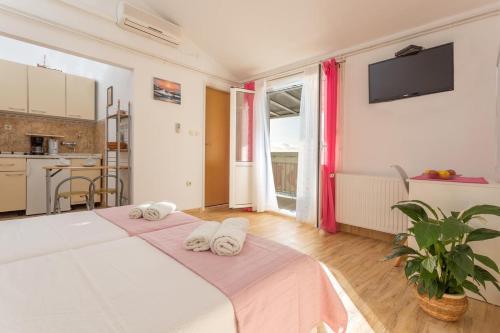 Apartments By The Sea Hvar - 10430