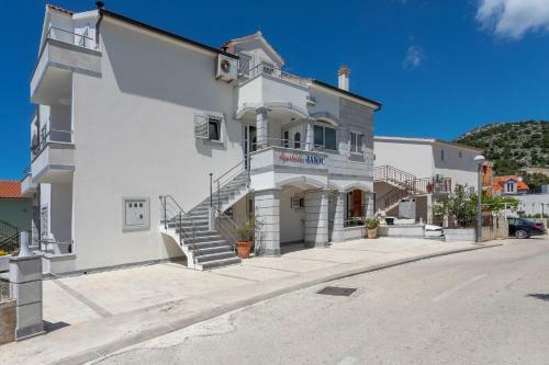 Hostal Apartments Jakic 1