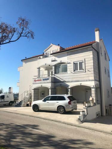 Hostal Apartments Jakic 1