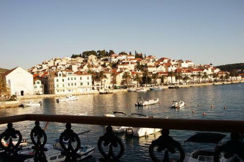 Hostal Hvar Riva Rooms 2