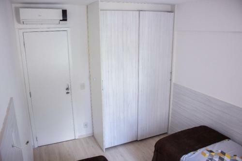 Apartamento Luxuoso Beira Mar 03 Quartos