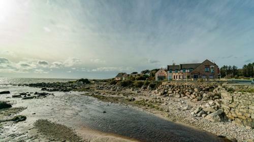 Stylish, Spacious Sea View House