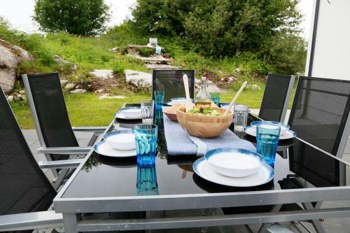 Luxury 6 Bedroom Spiddal Villa, Jacuzzi, Balcony