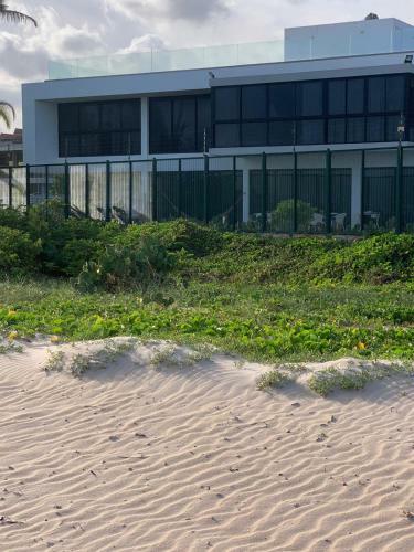 Casa Beira-mar Em Condom�nio Fechado!