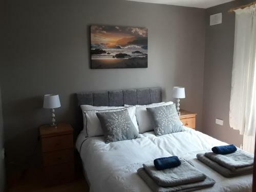 Manor Holiday Home-sleeps 8