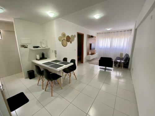 Apartamento Quarto/sala A Uma Quadra Da Praia, Com Vista Mar!