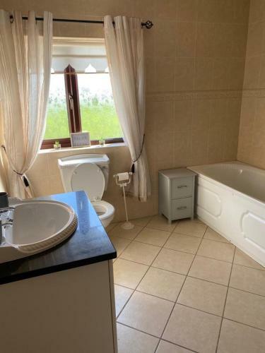Gallagh Guest House Self Catering H18r252 Eircode