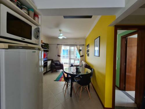 Apartamento Apto C/ Piscina - 150m Da Praia de Bombas
