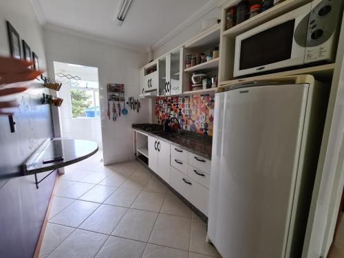 Apartamento Apto C/ Piscina - 150m Da Praia de Bombas
