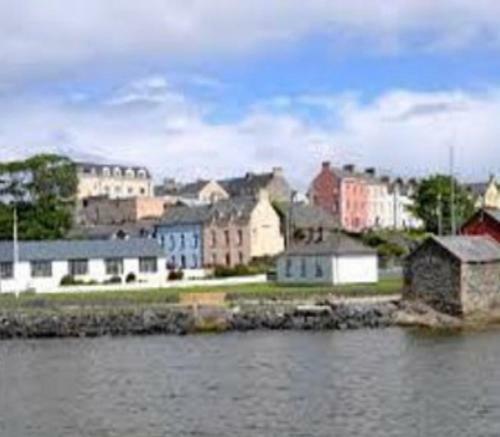 Superior 4 Bed House In Moville Donegal .