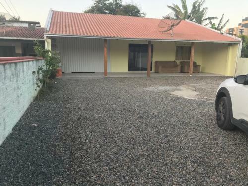 Casa 300m Da Praia No Centro Pi�arras Com Wifi Top