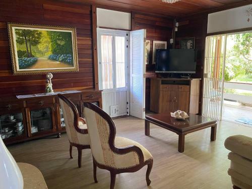 Casa Agrad�vel Com Piscina, A Poucos Passos Da Praia