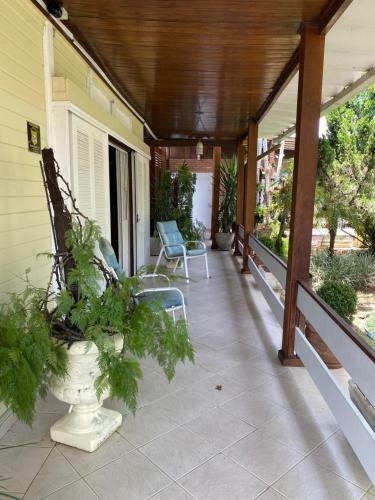 Casa Agrad�vel Com Piscina, A Poucos Passos Da Praia