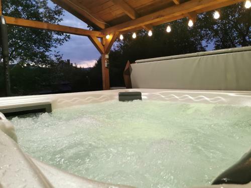 Kiskoma Vend�gh�z