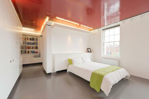 Central Designer Apartment With River Views