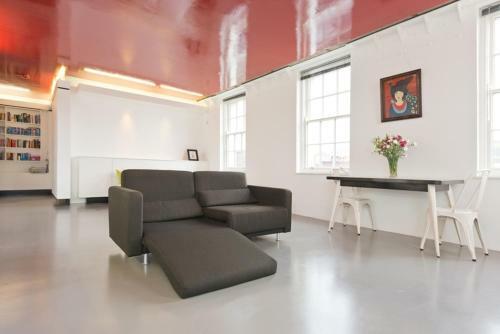 Central Designer Apartment With River Views