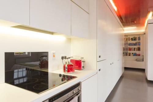 Central Designer Apartment With River Views