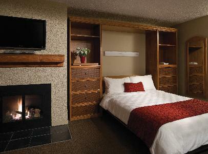 Hotel Whistler Village Inn & Suites