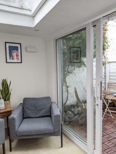 Entire House, Sleeps 2-6, Sunroom, Outside Yard