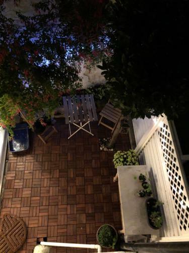 Entire House, Sleeps 2-6, Sunroom, Outside Yard