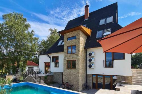 Hostal Mihely�nk