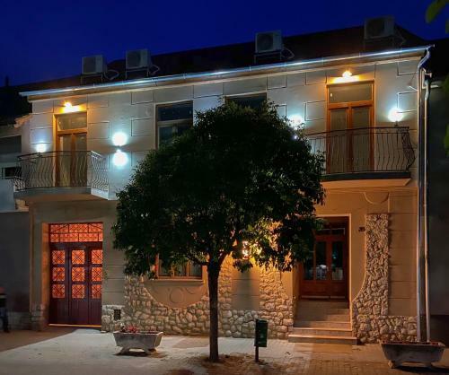 Holiday Apartmanh�z