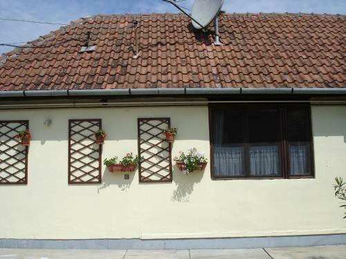 R�zsa Apartman