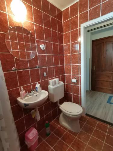 R�zsa Apartman