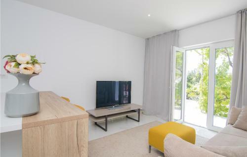 Amazing Home In Krk With 8 Bedrooms