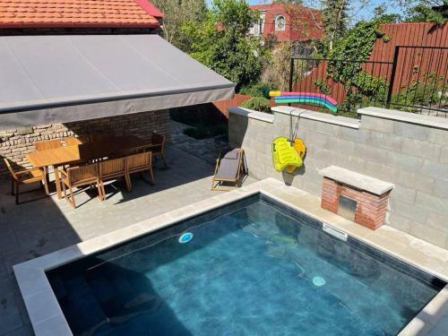 Villa D�me's Point