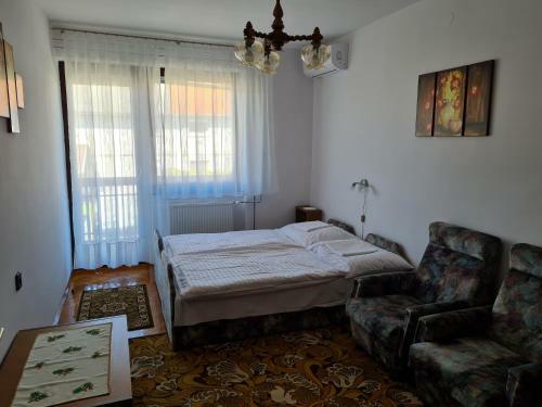 Gy�ngyvir�g Apartman Lenti