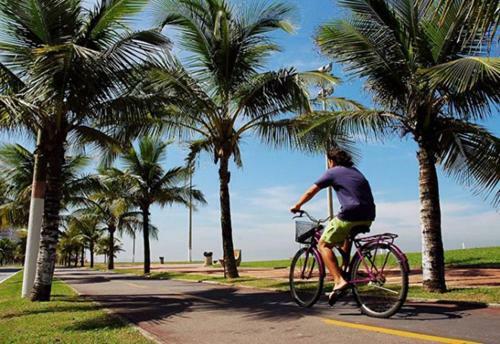 Belo Apartamento Ha 50m Da Praia