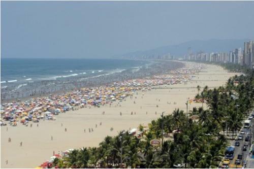 Belo Apartamento Ha 50m Da Praia