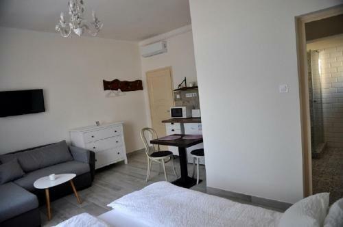 Hostal River Apartment