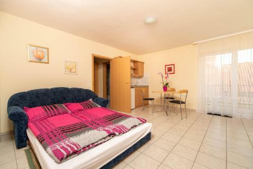 Lena Apartman