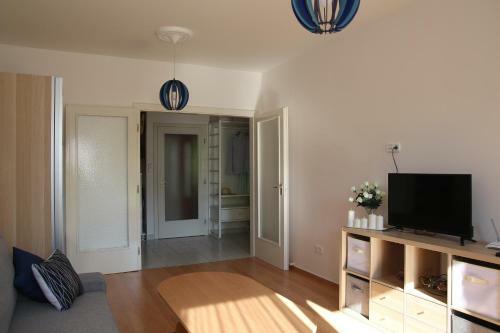 Apartment With Swing