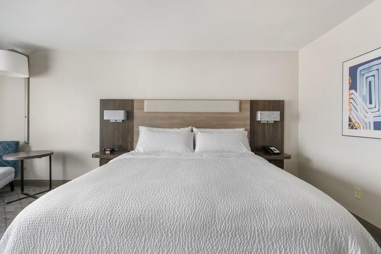Hotel Holiday Inn Express Peru-lasalle Area