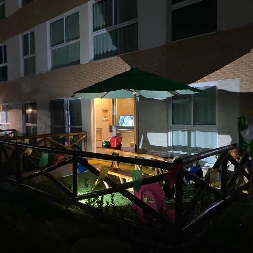 Apartamento Muro Alto Condom�nio Clube
