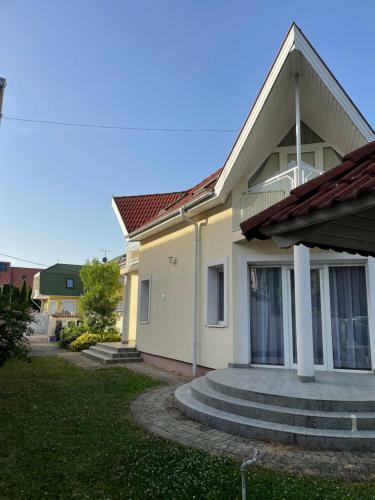 Apartamento �lomh�z